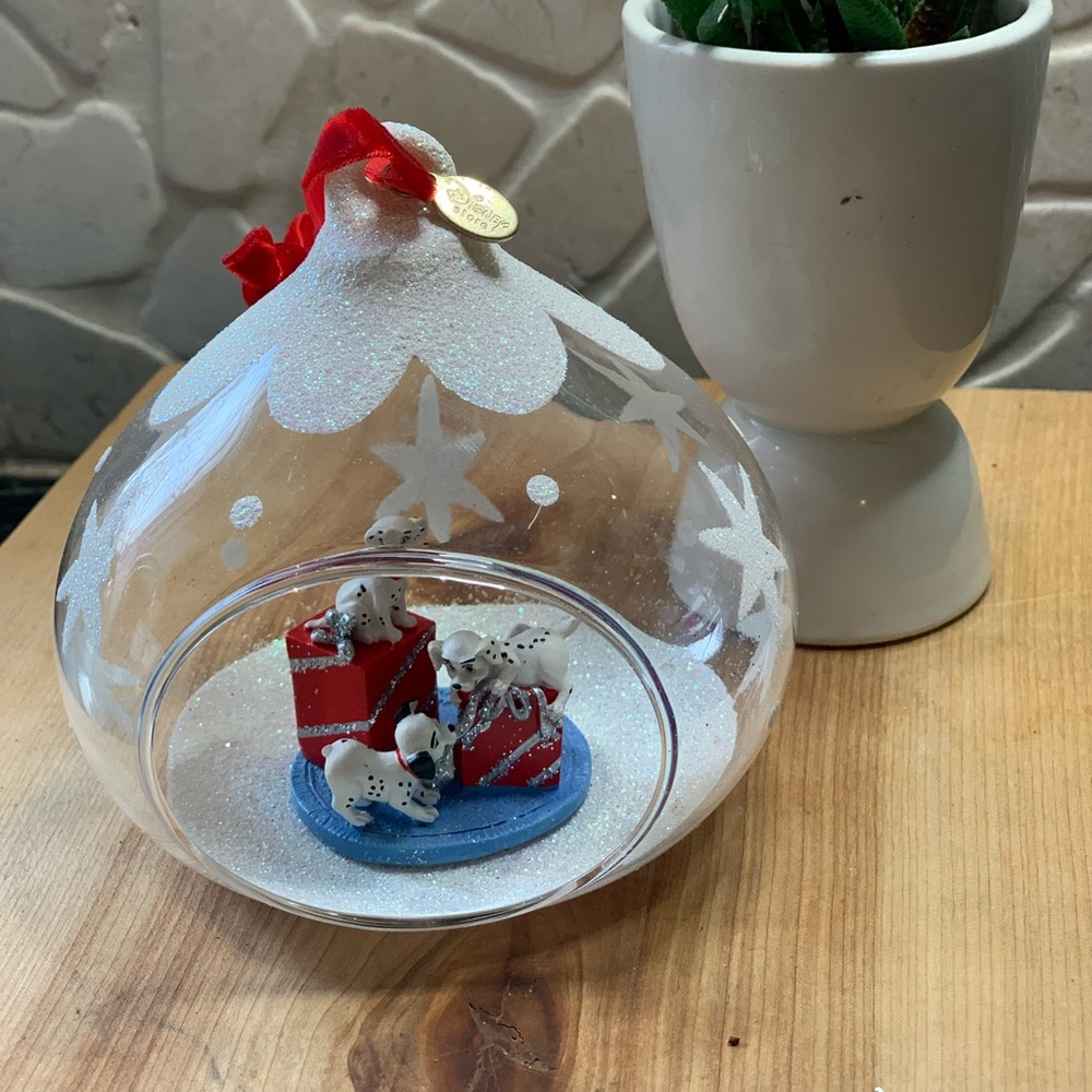 DISNEY STORE | 101 Dalmatian’s Glass Christmas Ornament